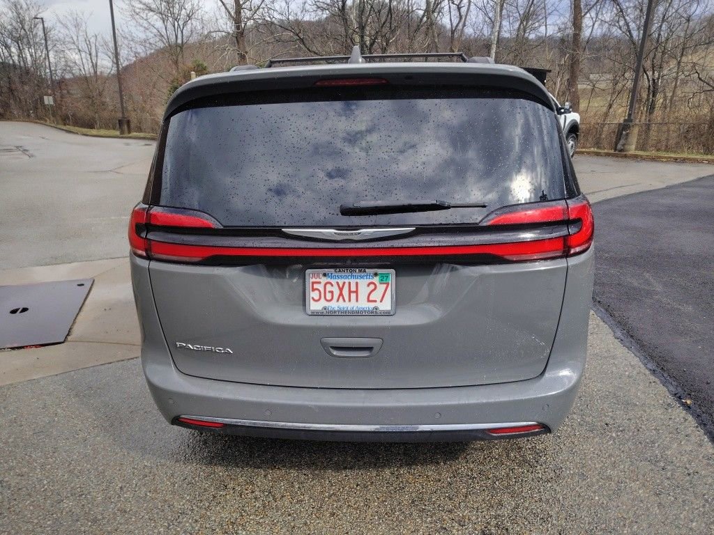 Used 2022 Chrysler Pacifica Touring-L image 7