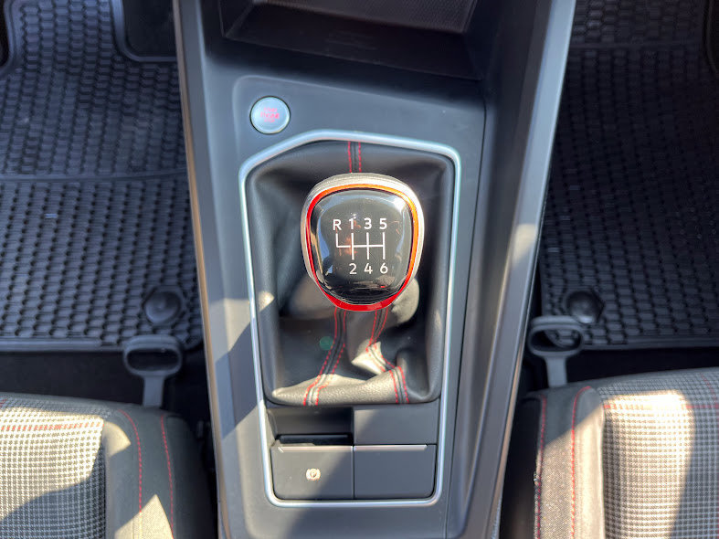 Used 2022 Volkswagen GTI SE FWD image 20