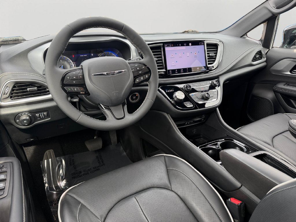 Used 2026 Chrysler Pacifica Limited w/ Uconnect Theater Family Group AWD/4WD image 13