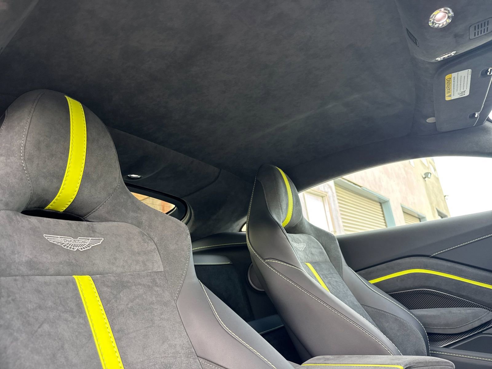 Used 2023 Aston Martin V8 Vantage Coupe RWD image 15
