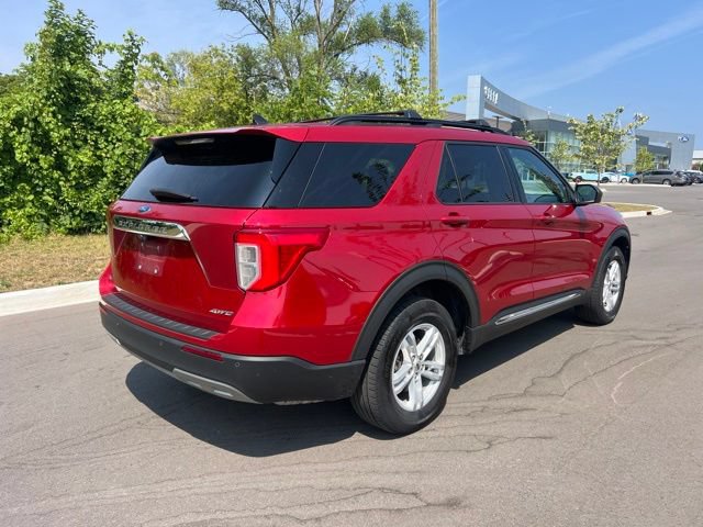 Used 2024 Ford Explorer XLT AWD/4WD image 5
