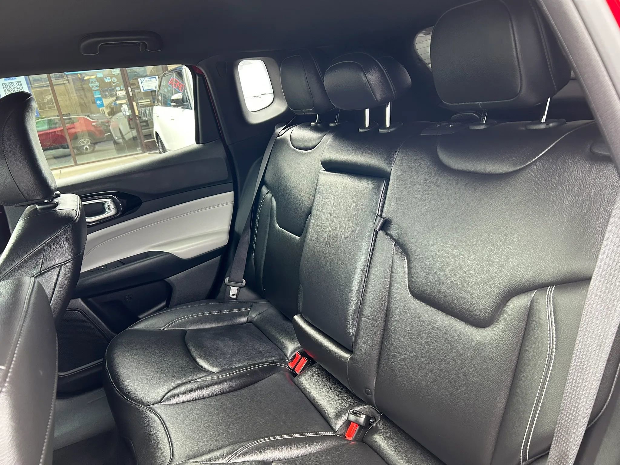 Used 2025 Jeep Compass Limited image 25