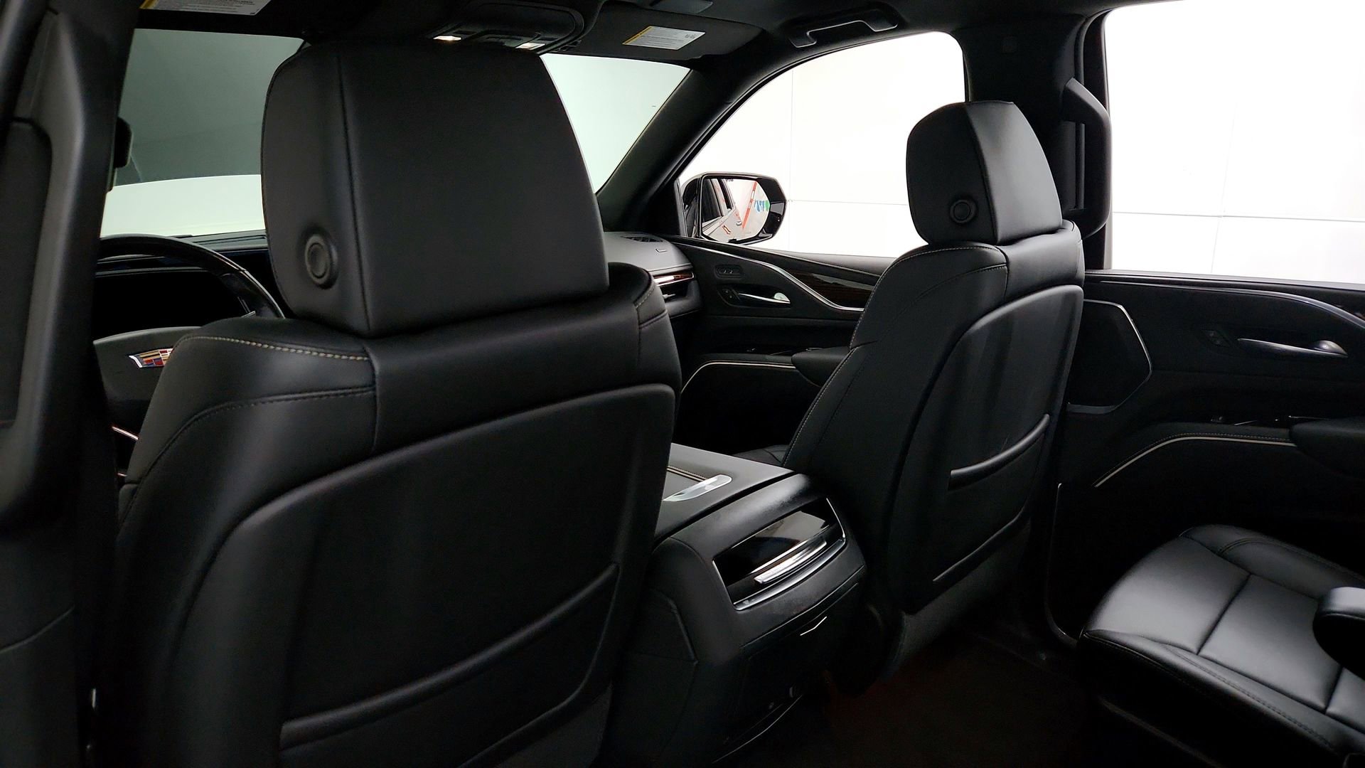 Used 2023 Cadillac Escalade Luxury AWD/4WD image 19