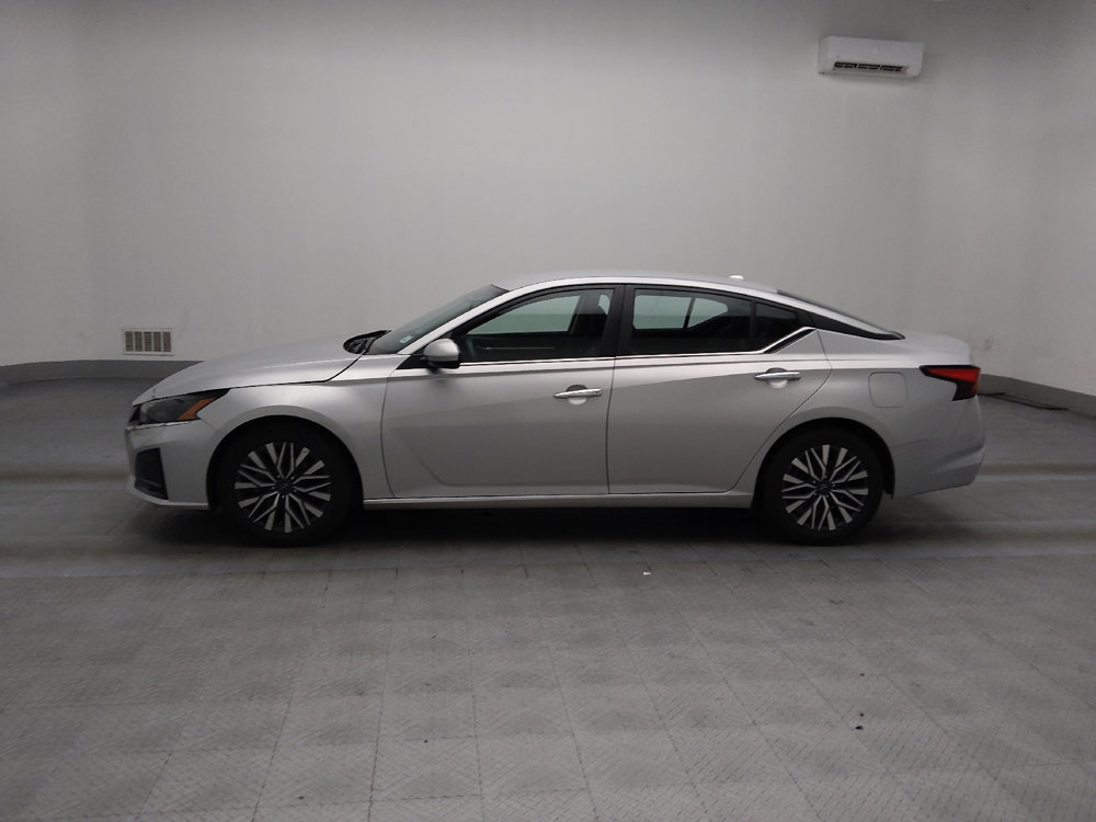 Used 2023 Nissan Altima 2.5 SV image 2