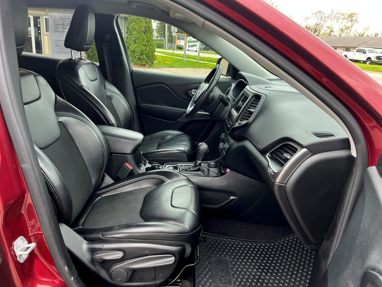 Used 2019 Jeep Cherokee Latitude Plus w/ Cold Weather Group image 17