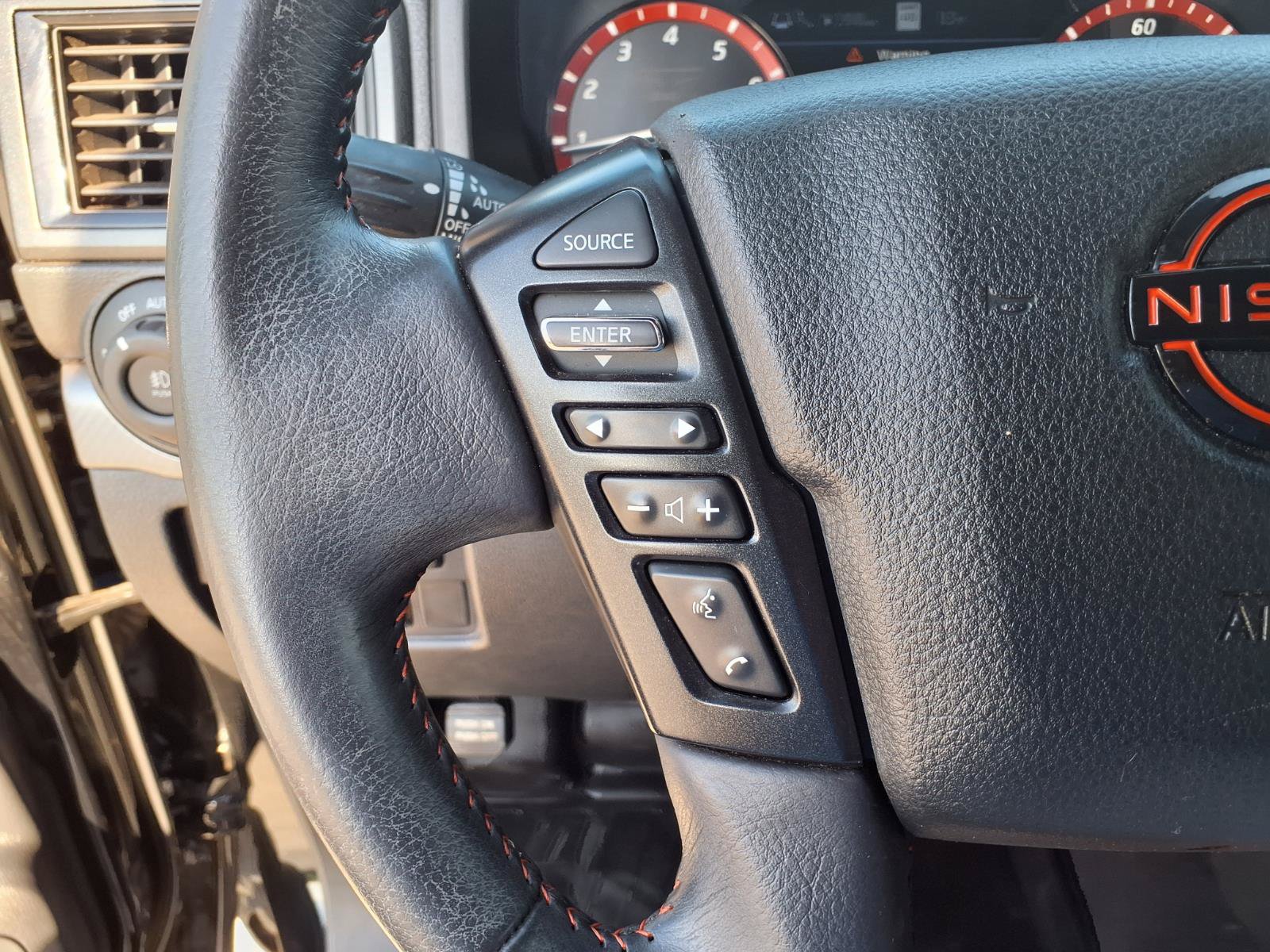 Used 2023 Nissan Titan PRO-4X w/ Pro-4x Convenience Package AWD/4WD image 18