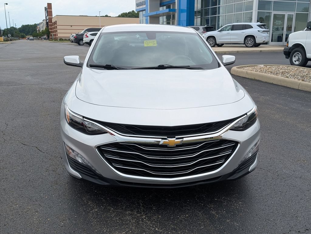 Used 2020 Chevrolet Malibu LT FWD image 2