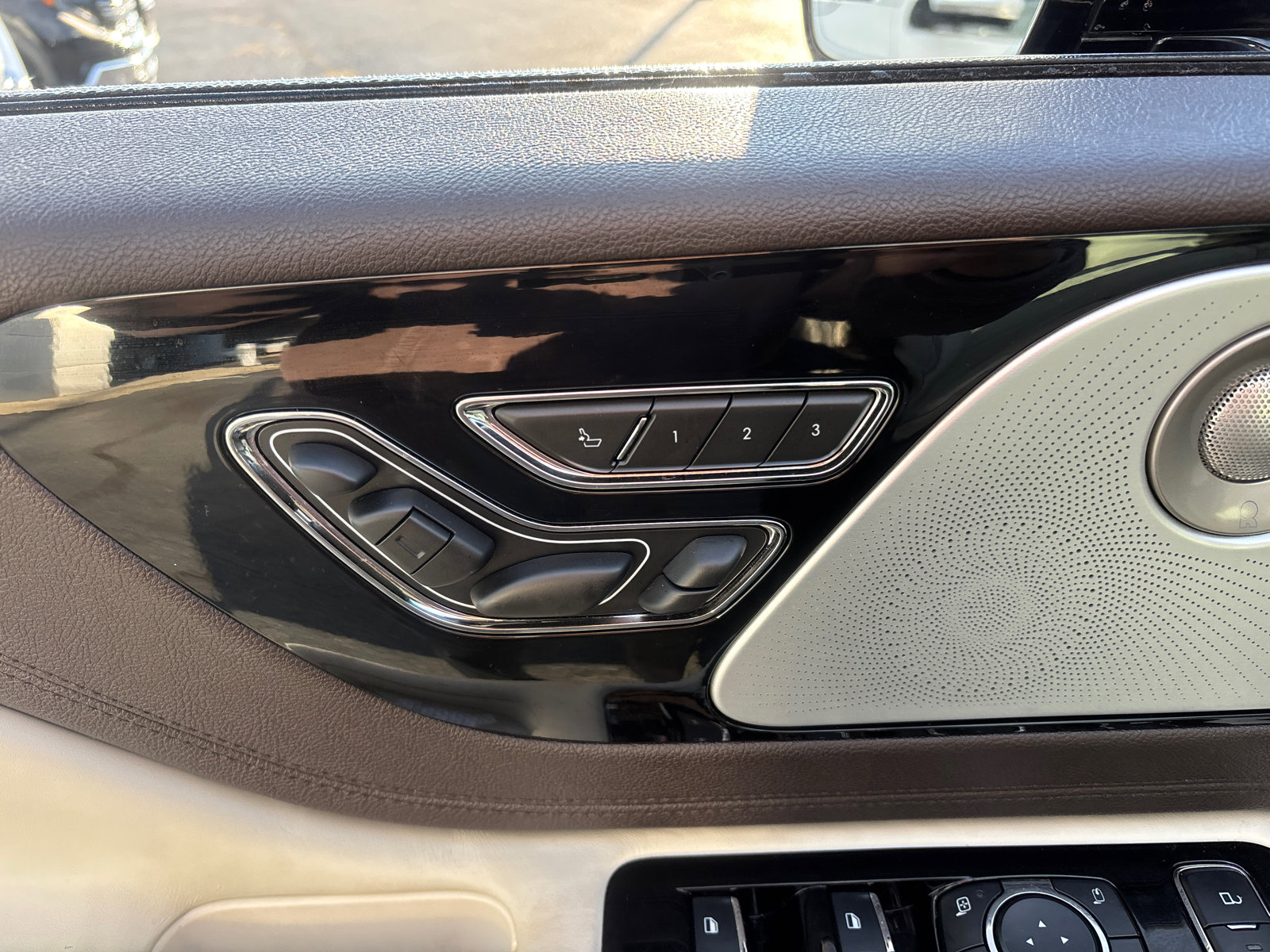 Certified 2023 Lincoln Aviator Black Label w/ Dynamic Handling Package image 12