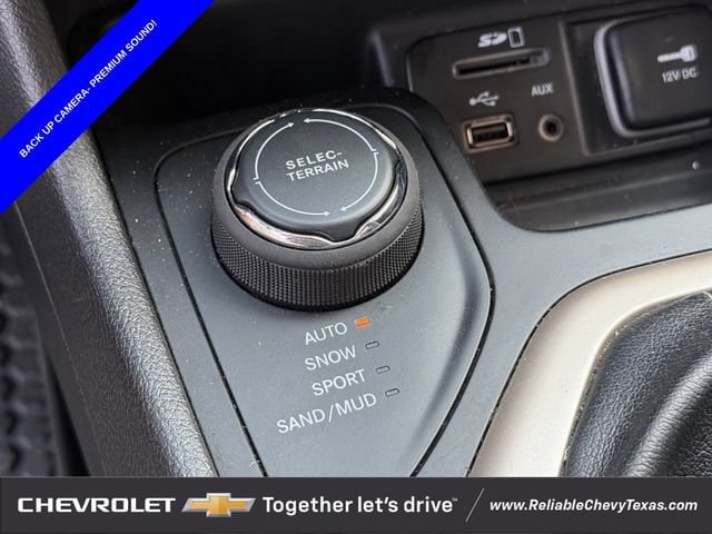 Used 2017 Jeep Cherokee Latitude w/ Safety/Convenience Group AWD/4WD image 20
