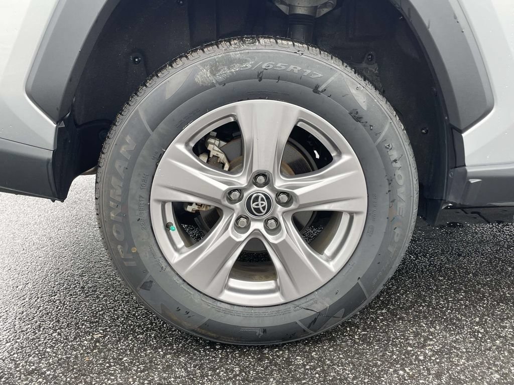 Used 2022 Toyota RAV4 XLE AWD/4WD image 31