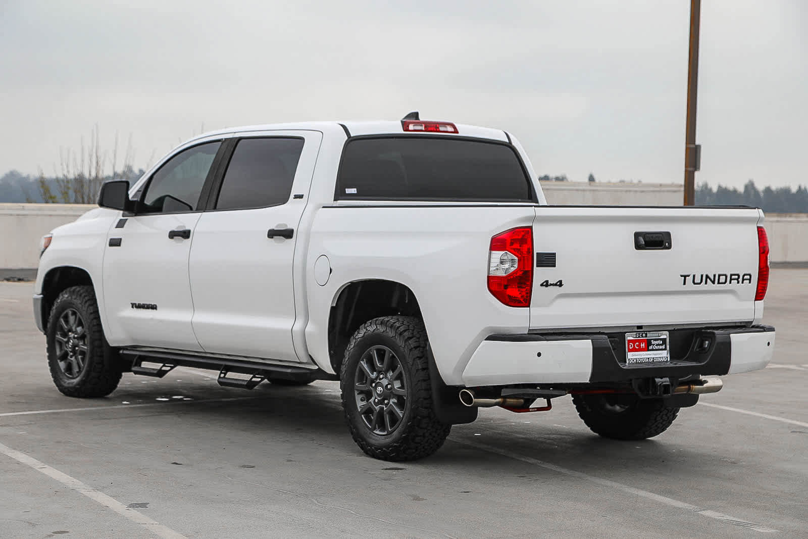 Used 2021 Toyota Tundra SR5 w/ Trail Edition image 7