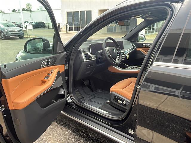 New 2026 BMW X5 xDrive50e w/ Climate Comfort Package image 9