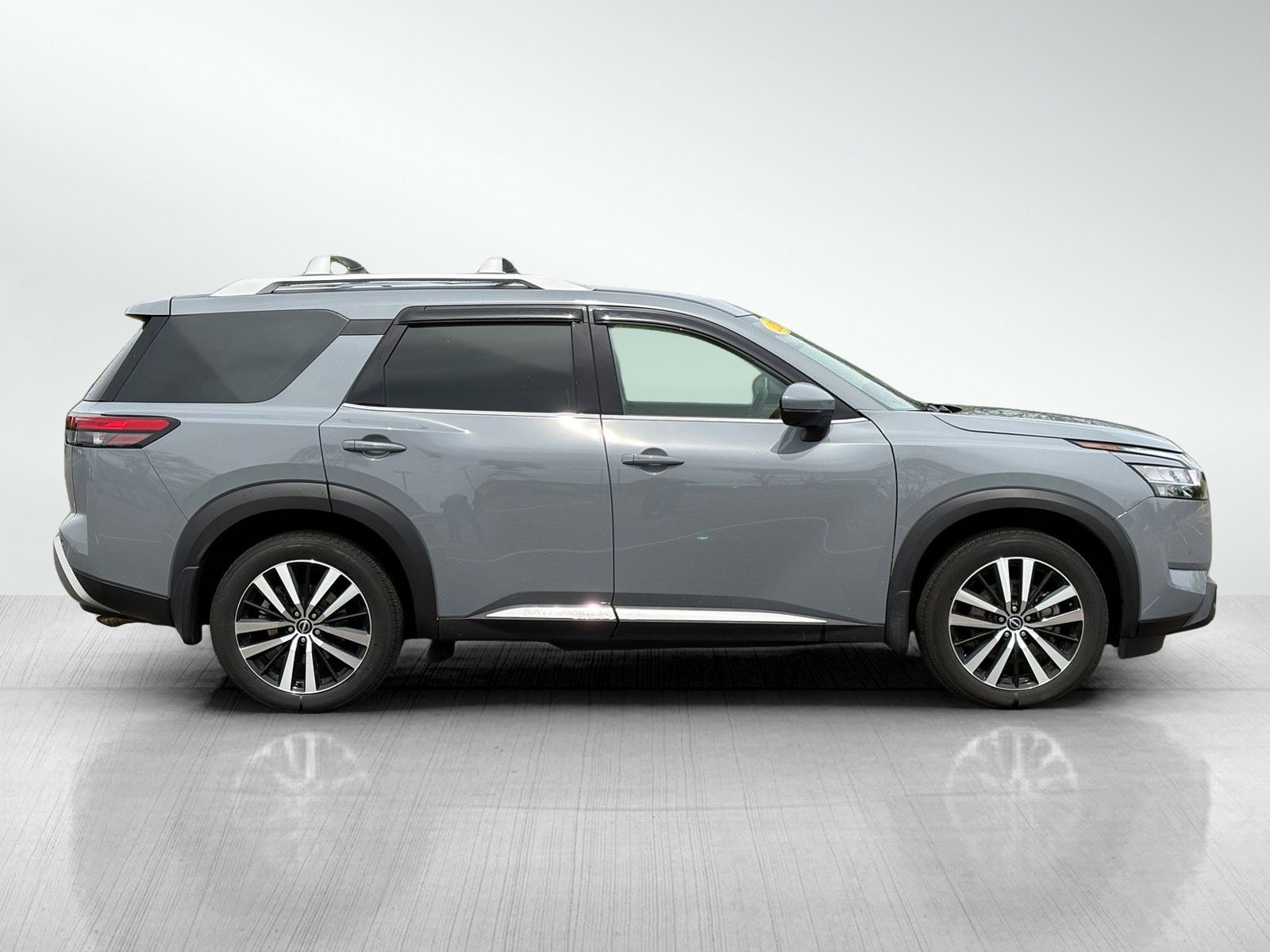 Used 2024 Nissan Pathfinder Platinum w/ Cargo Package AWD/4WD image 8