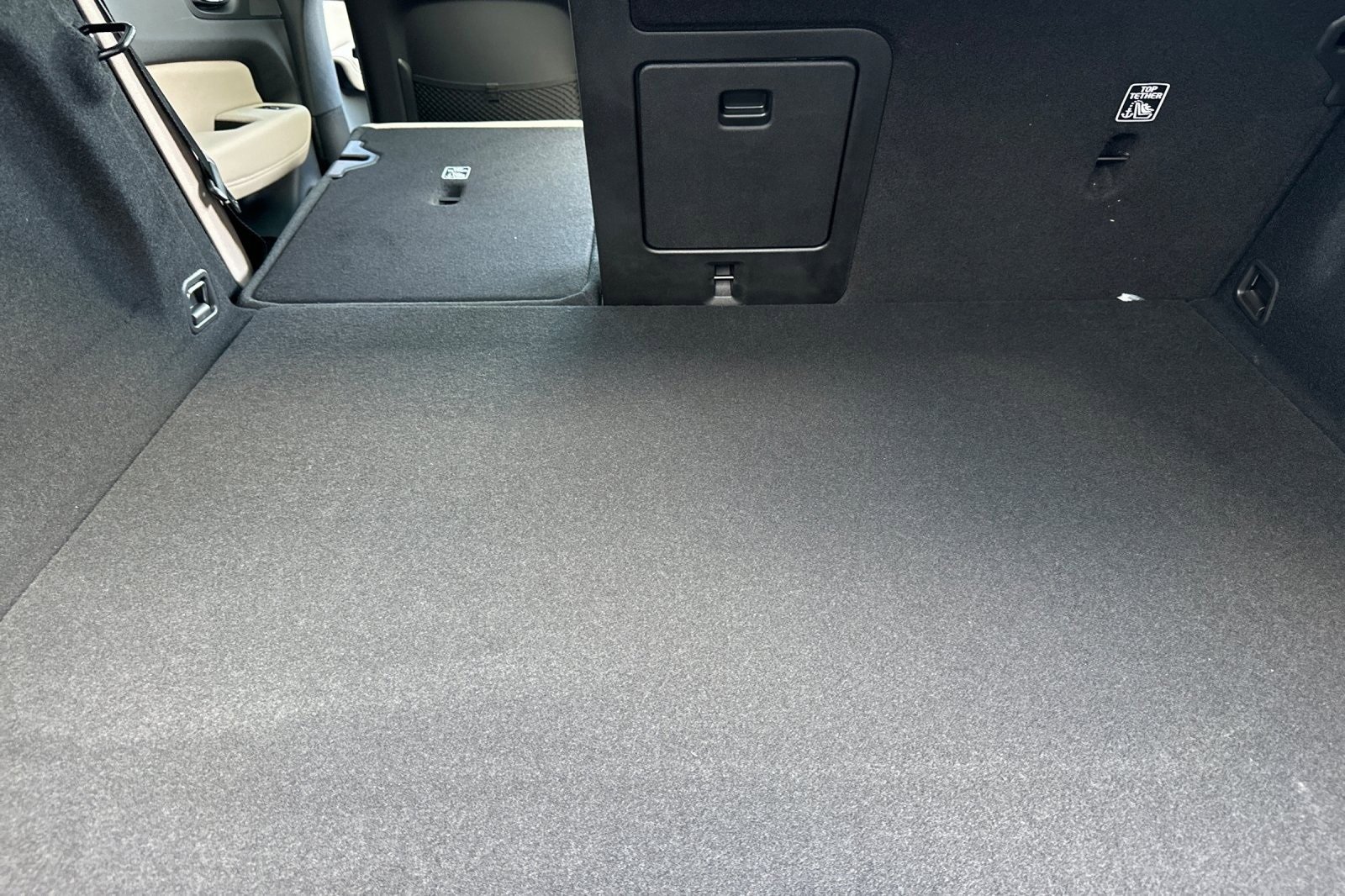 New 2026 Volvo XC60 T8 Plus w/ Climate Package image 17