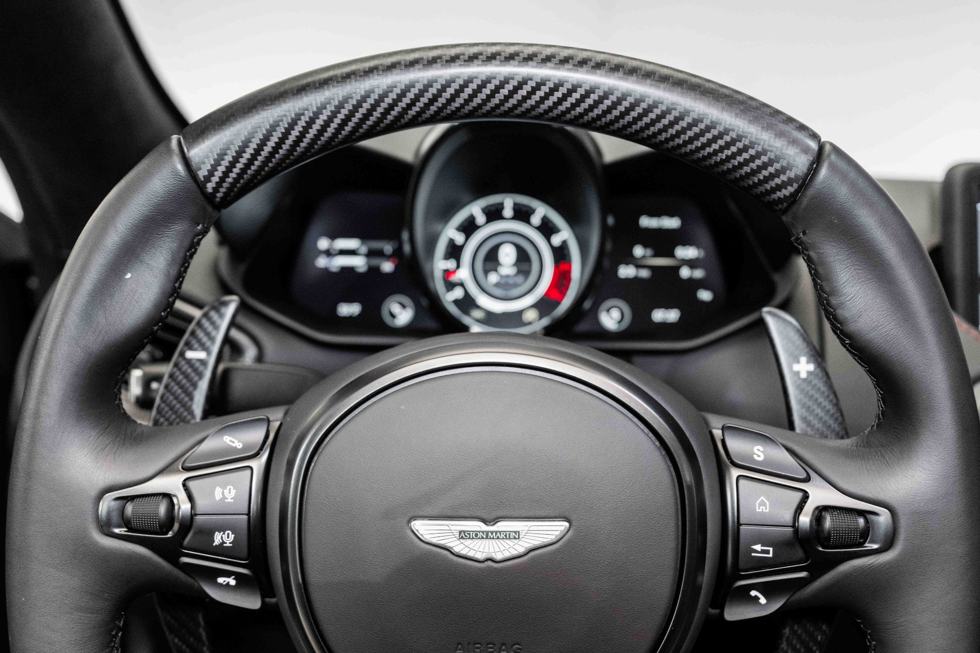 Used 2023 Aston Martin V12 Vantage Roadster image 11