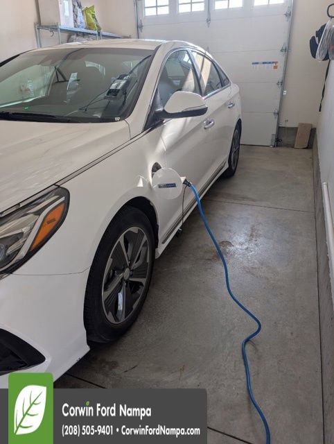 Used 2019 Hyundai Sonata Limited FWD image 2