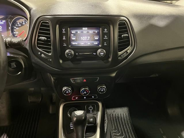 Used 2018 Jeep Compass Latitude w/ Cold Weather Group image 28