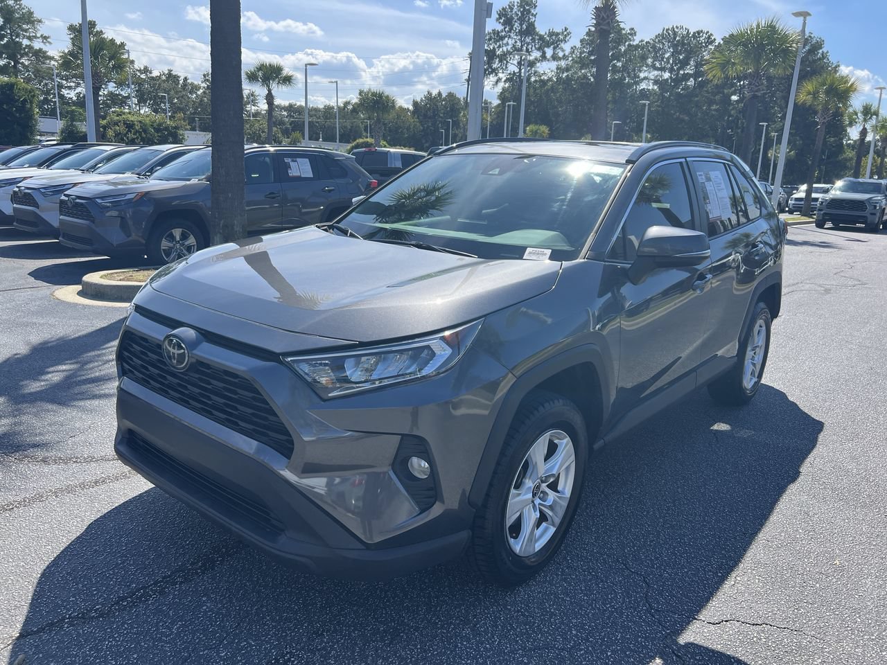 Used 2021 Toyota RAV4 XLE w/ Convenience Package FWD image 5