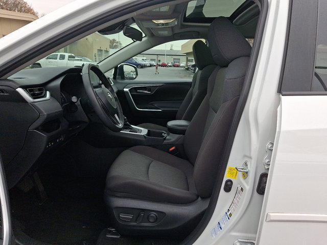 Used 2022 Toyota RAV4 XLE image 13