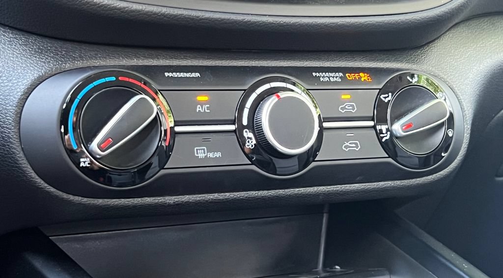 Used 2025 Kia Soul LX w/ LX Technology Package FWD image 27