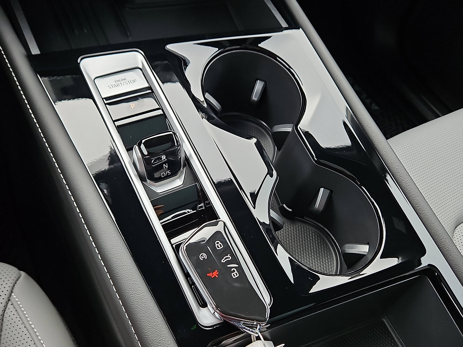 New 2026 Volkswagen Atlas Cross Sport SEL R-Line image 15