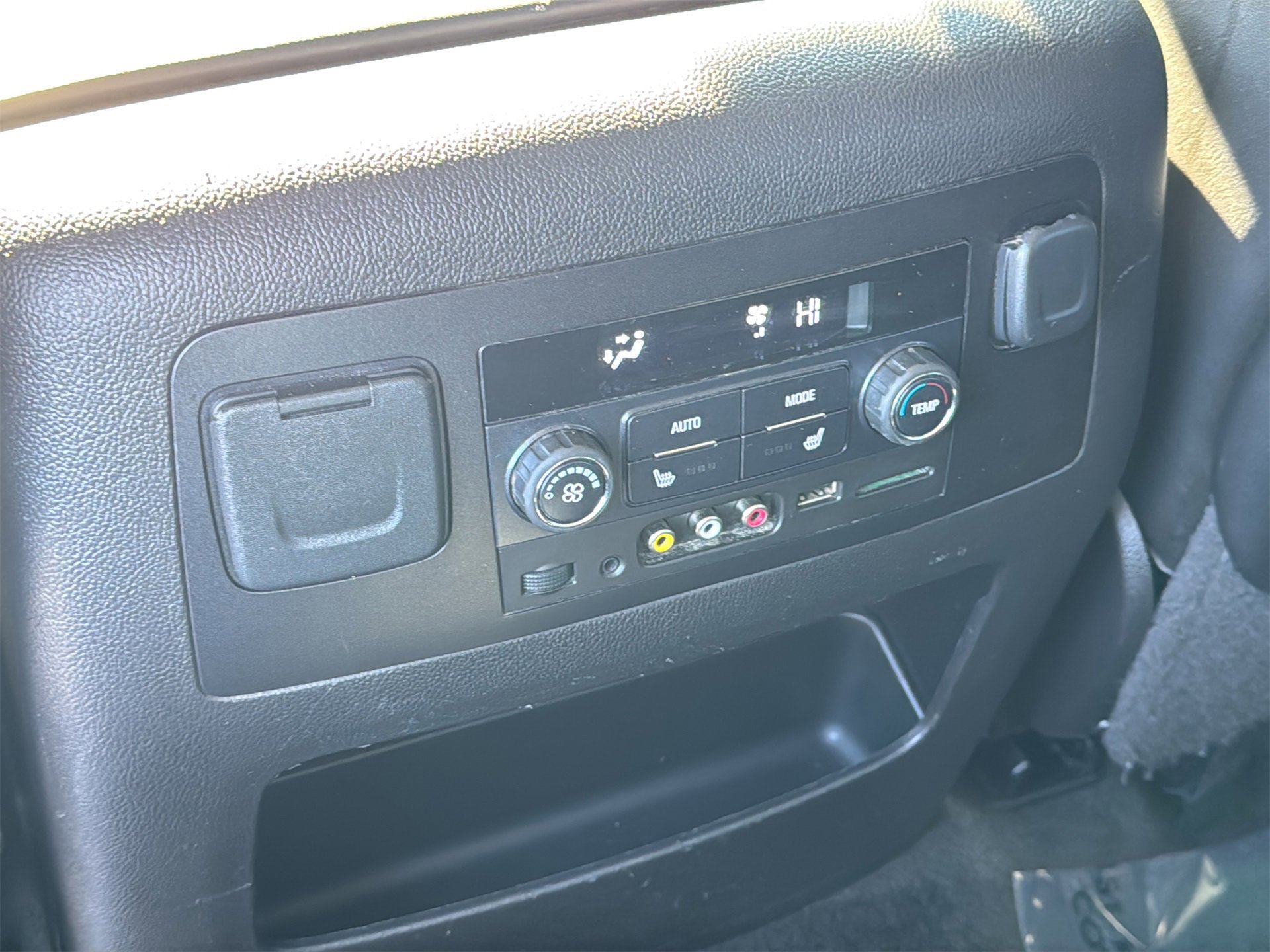 Used 2016 GMC Yukon XL Denali w/ Open Road Package image 12