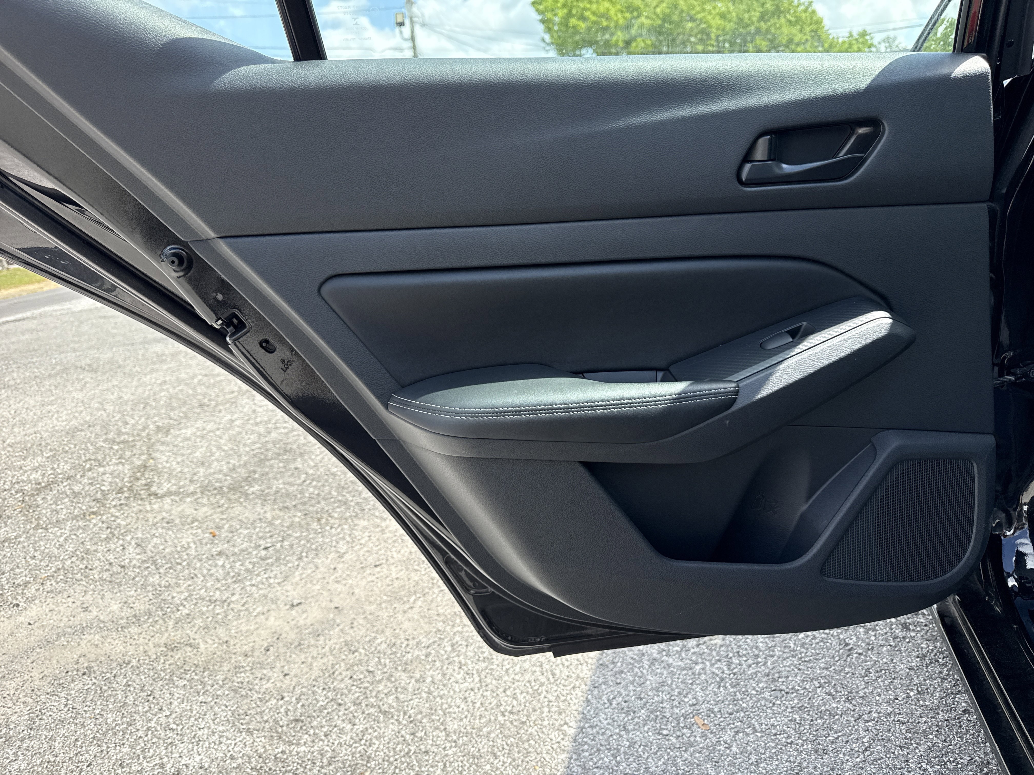 Used 2025 Nissan Altima 2.5 SV image 32