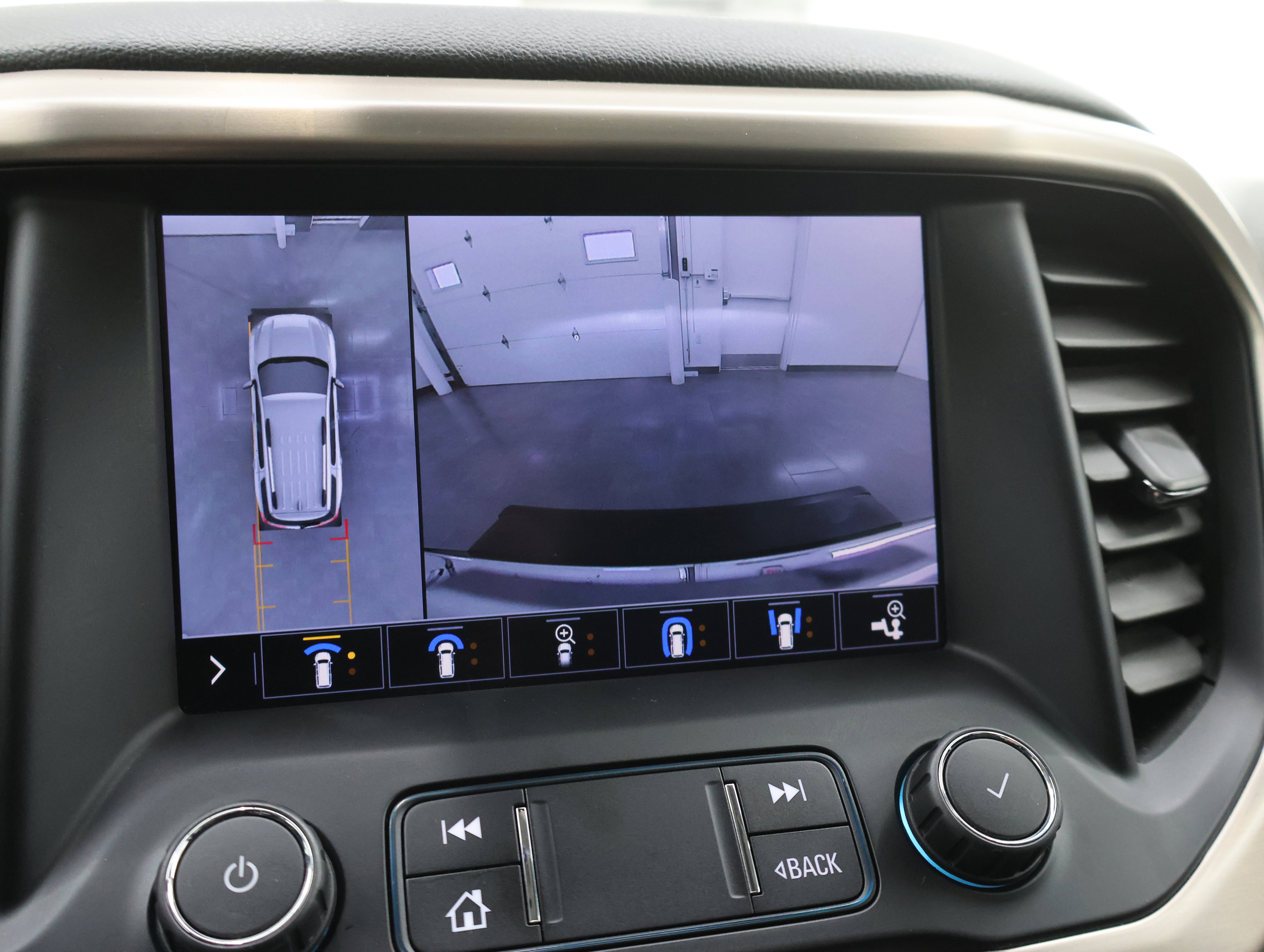 Used 2020 GMC Acadia Denali w/ Trailering Package image 19