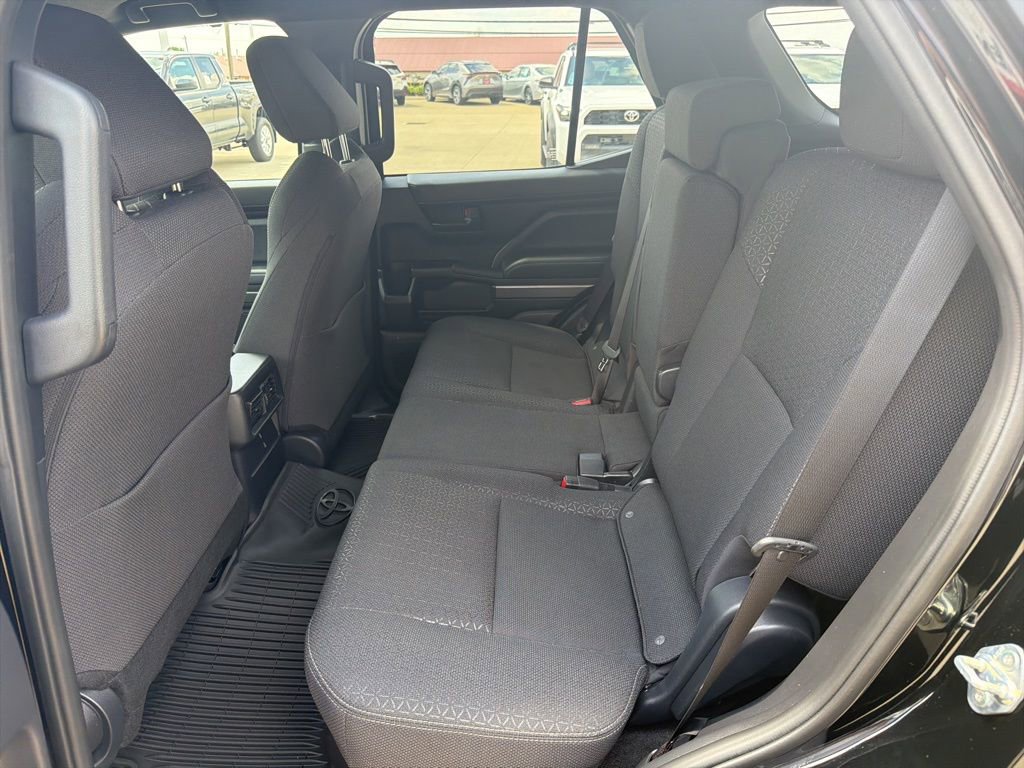 Used 2025 Toyota 4Runner SR5 AWD/4WD image 23