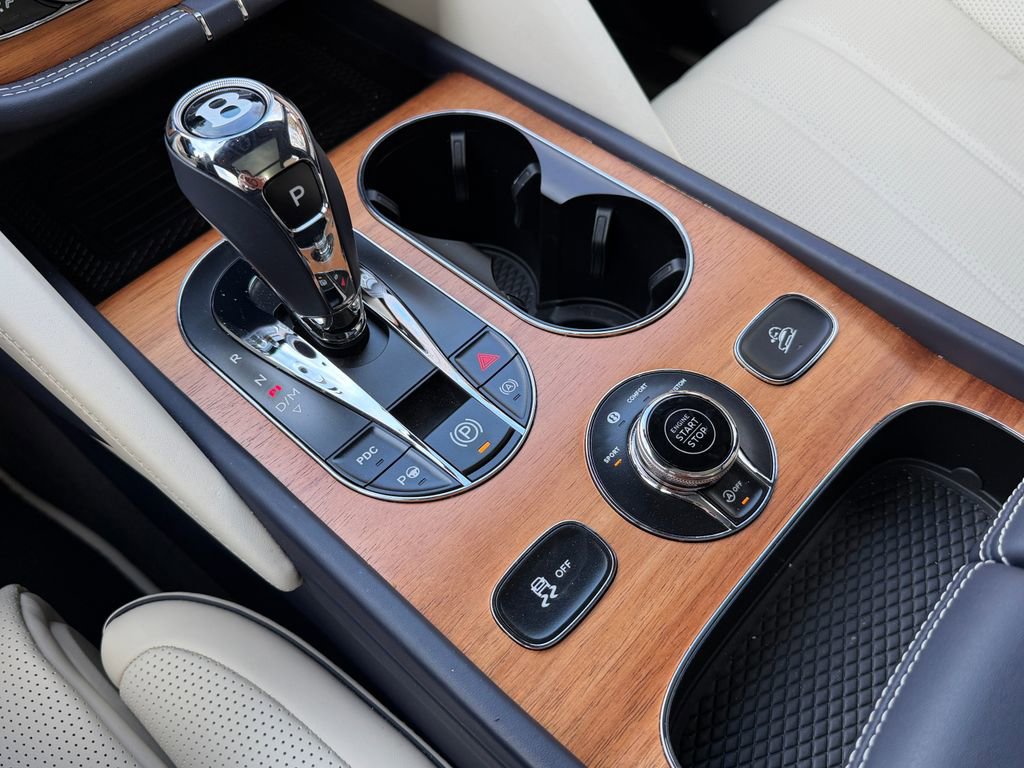Used 2023 Bentley Bentayga image 27
