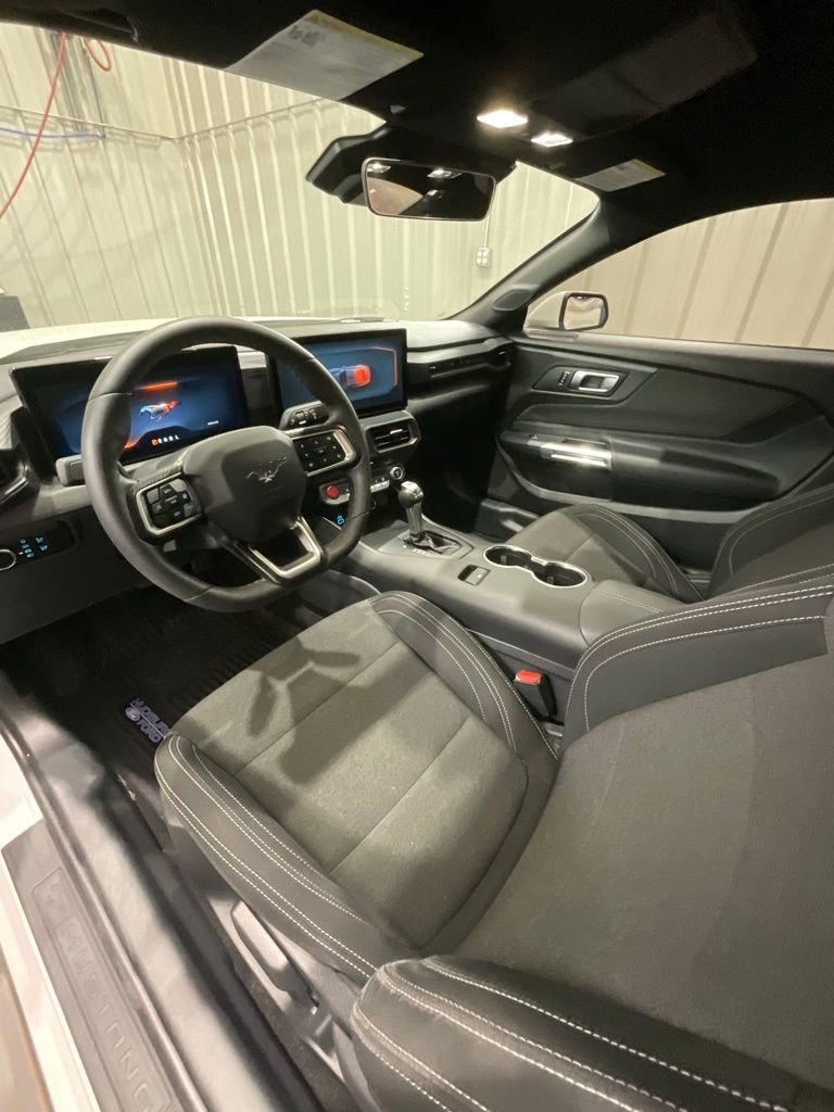 Used 2024 Ford Mustang Coupe image 9