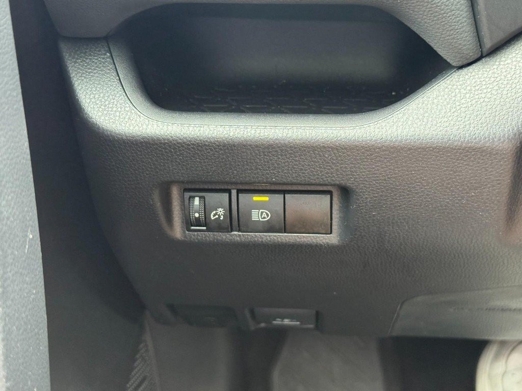 Used 2025 Toyota RAV4 LE AWD/4WD image 23