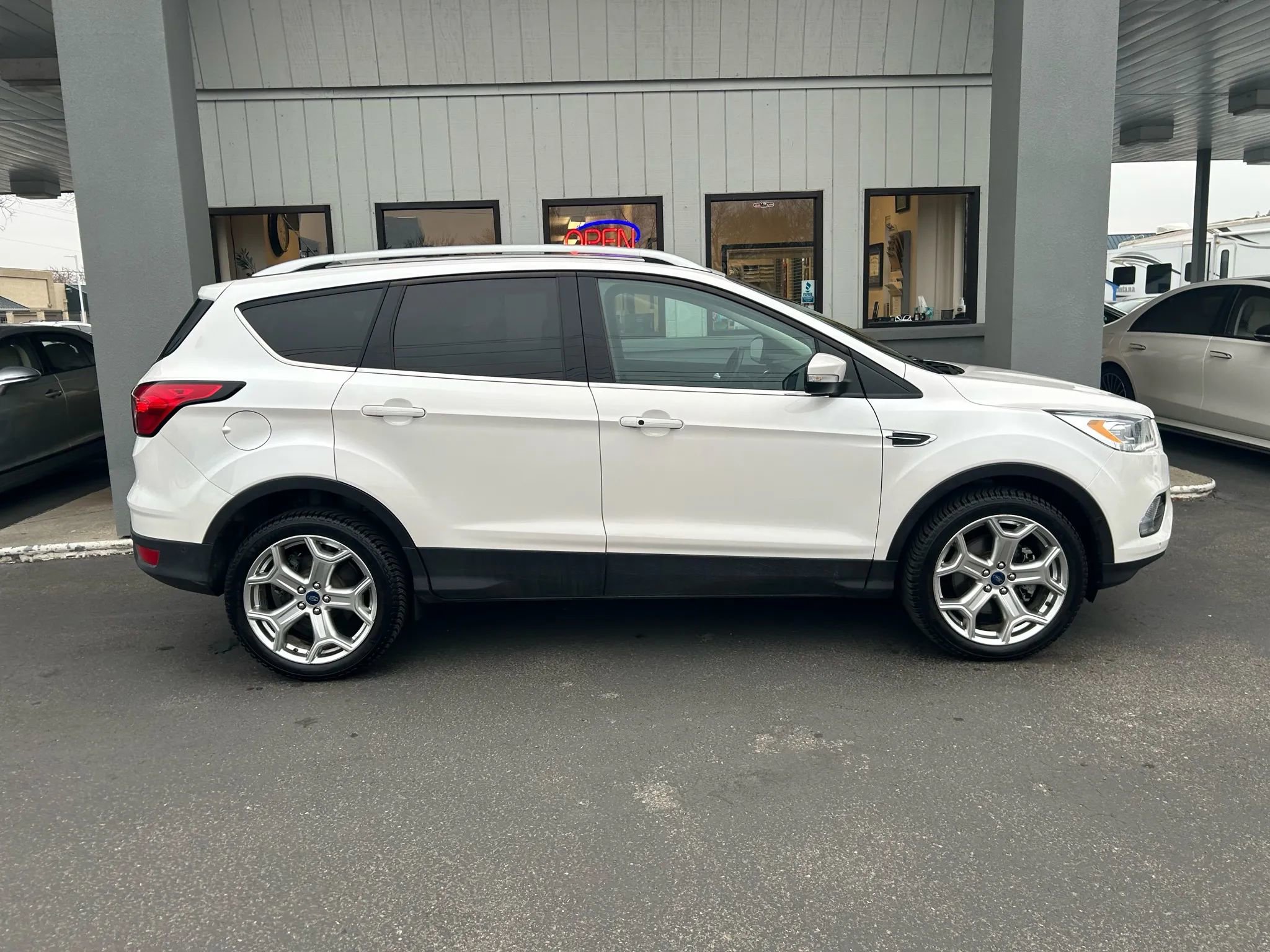 Used 2019 Ford Escape Titanium image 35