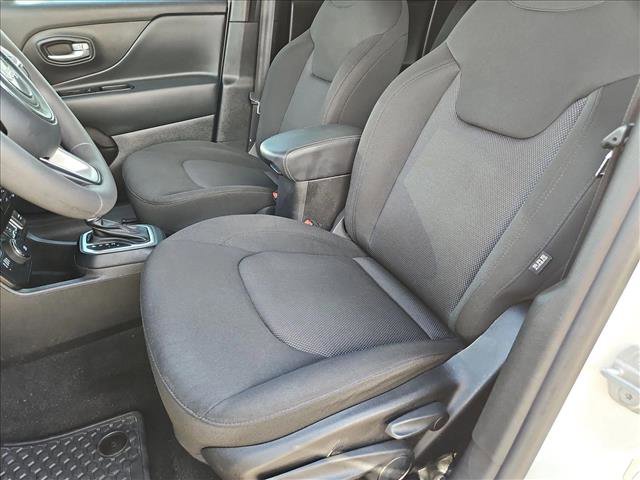 Used 2023 Jeep Renegade Latitude AWD/4WD image 16