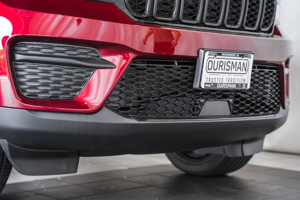 New 2025 Jeep Grand Cherokee Altitude image 13