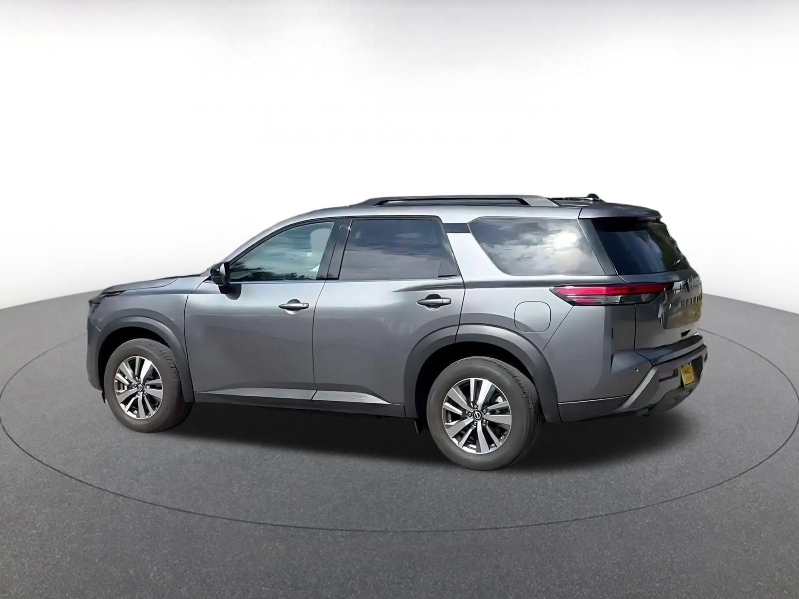 Used 2026 Nissan Pathfinder SL FWD image 9