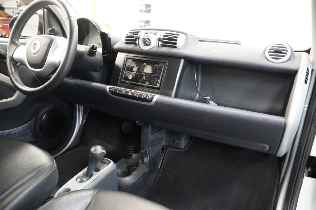 Used 2015 smart fortwo pure RWD image 22