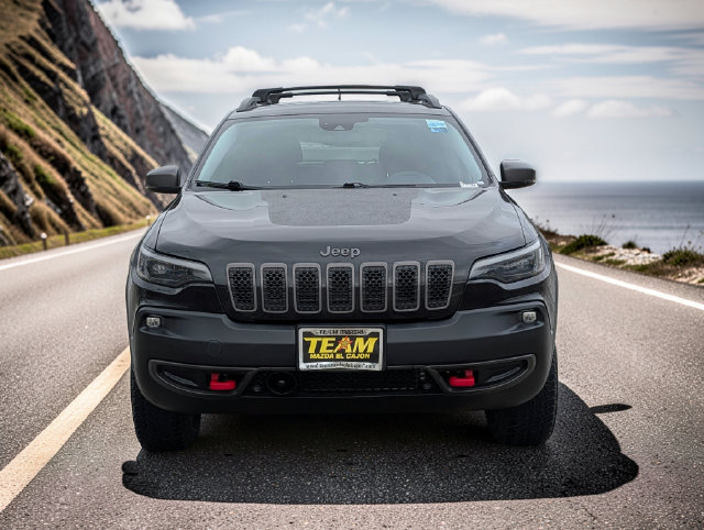 Used 2021 Jeep Cherokee Trailhawk AWD/4WD image 3
