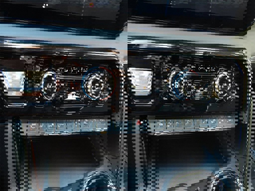 Certified 2025 GMC Sierra 2500 AT4X image 29