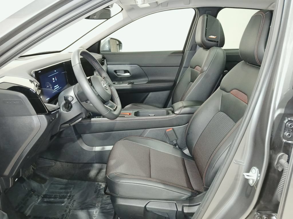 Used 2025 Nissan Kicks SR w/ SR Premium Package AWD/4WD image 10