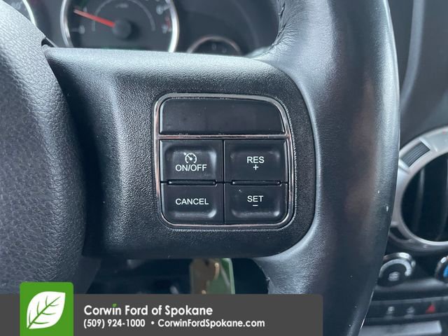 Used 2015 Jeep Wrangler Unlimited Rubicon w/ Connectivity Group image 29