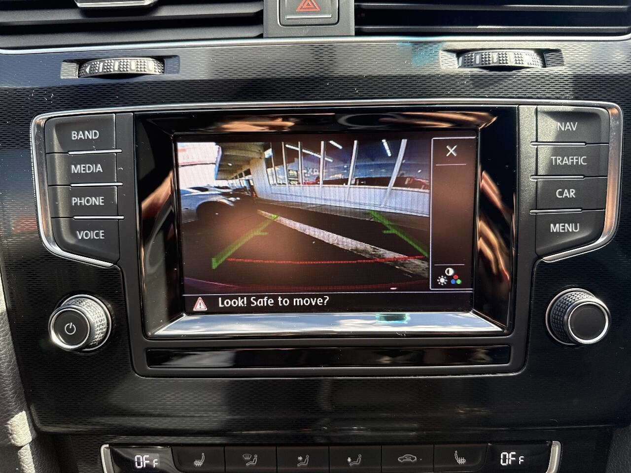 Used 2015 Volkswagen Golf 4-Door image 36