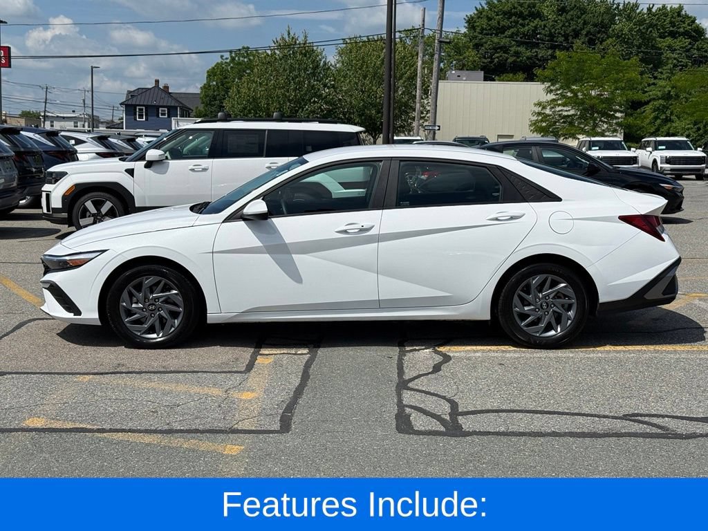 Certified 2024 Hyundai Elantra SEL FWD image 2