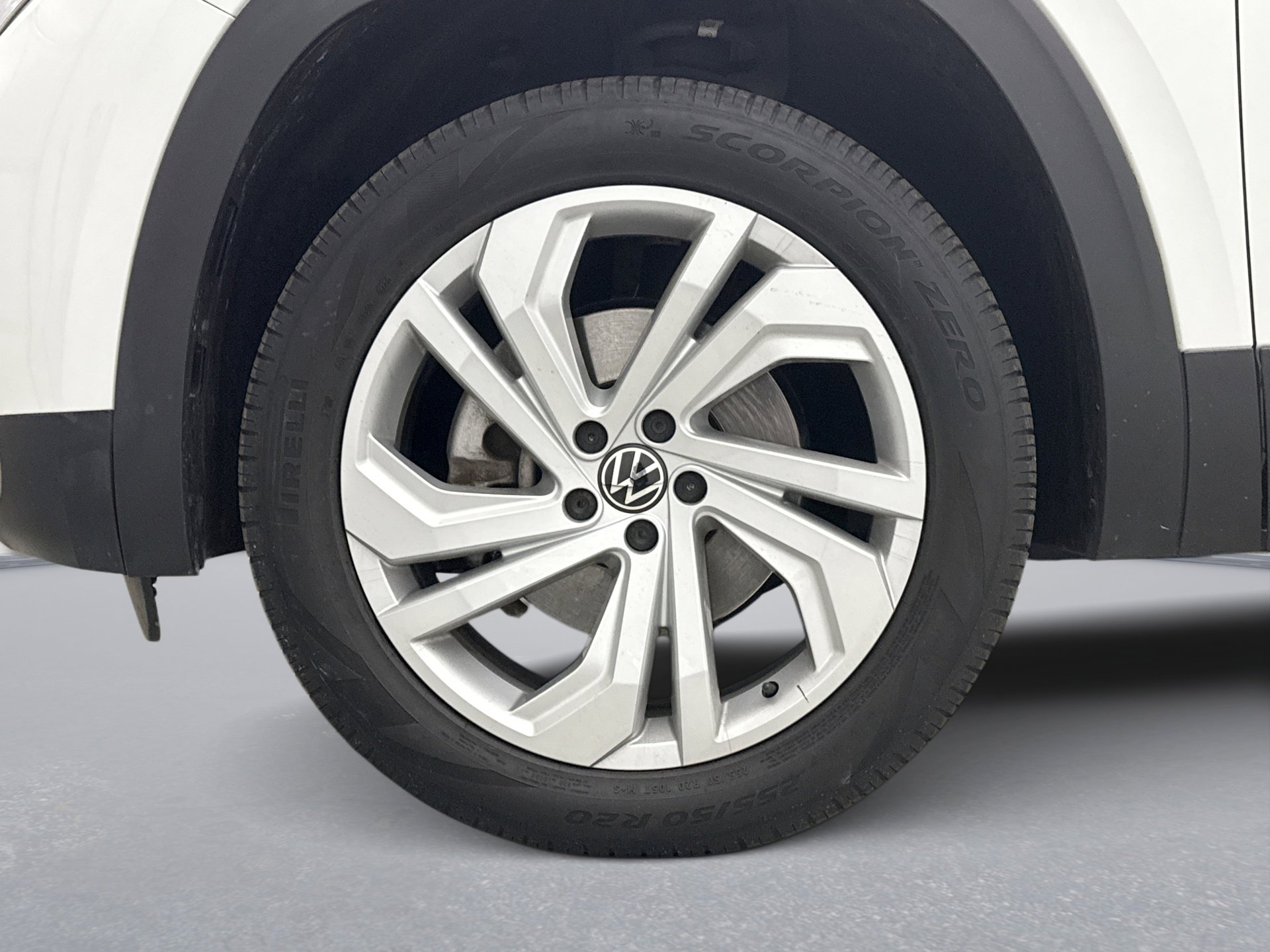 Used 2020 Volkswagen Atlas Cross Sport SE w/ Towing Package image 24