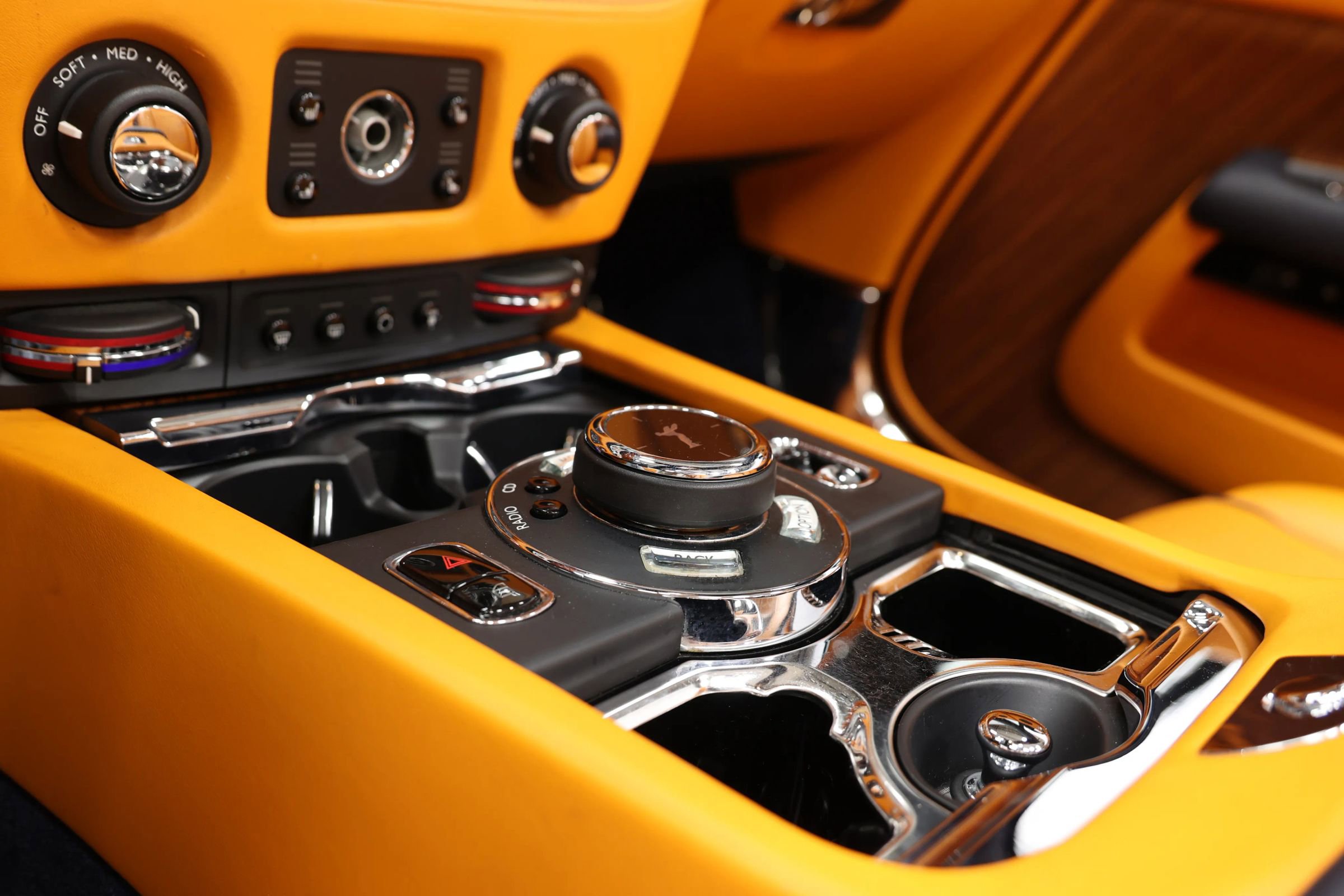 Used 2016 Rolls-Royce Dawn image 39