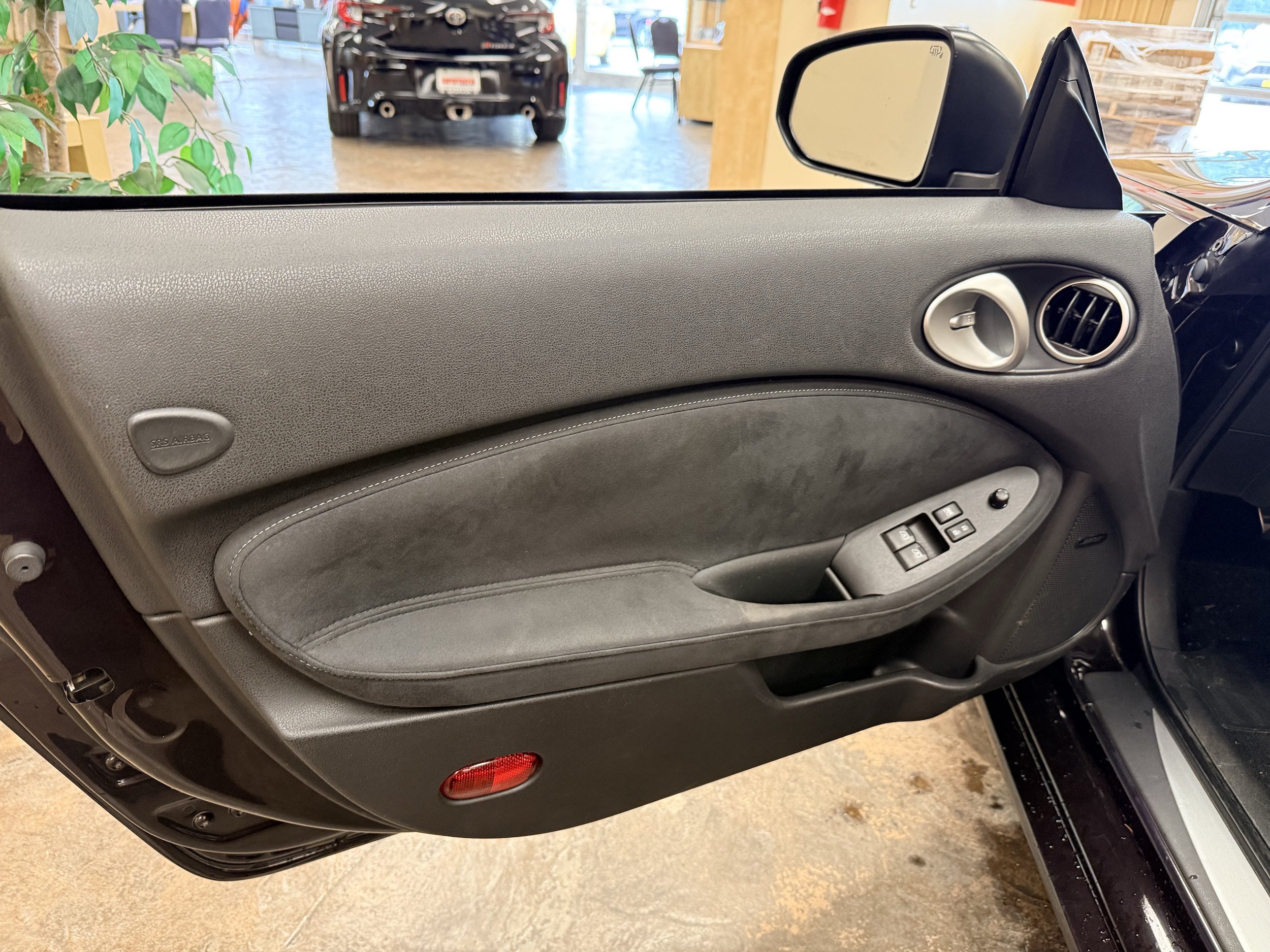 Used 2012 Nissan 370Z Touring RWD image 8