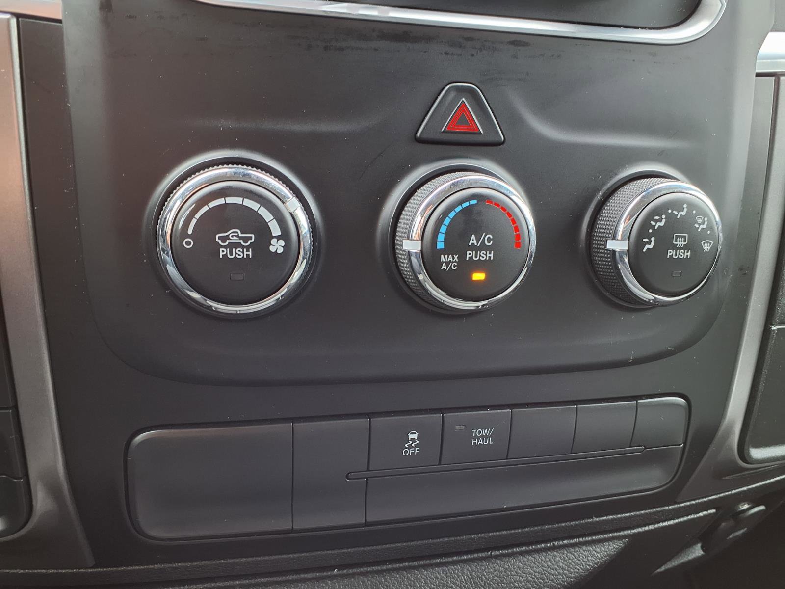 Used 2021 RAM 1500 Classic SLT AWD/4WD image 9