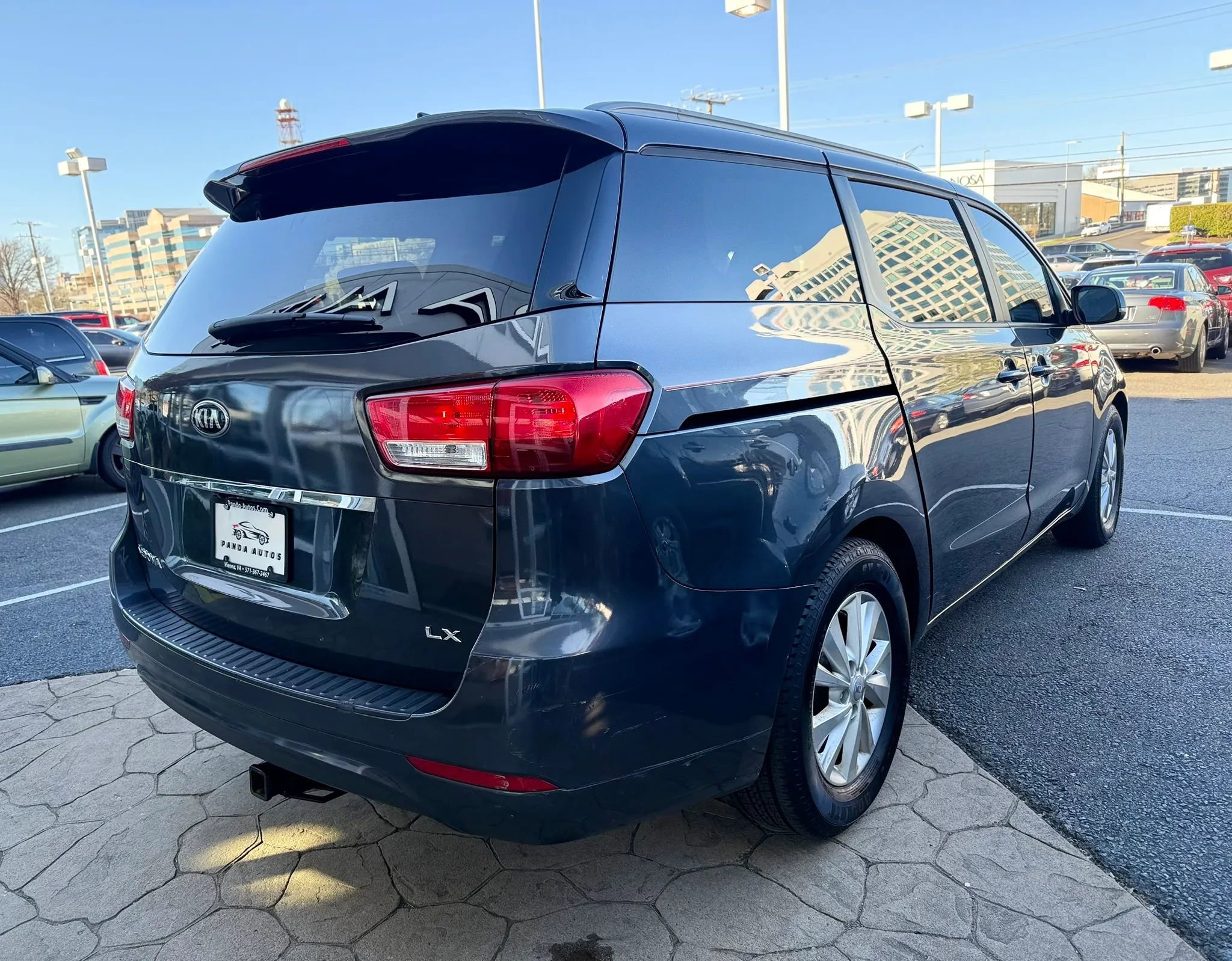Used 2015 Kia Sedona LX w/ LX Convenience Package image 7