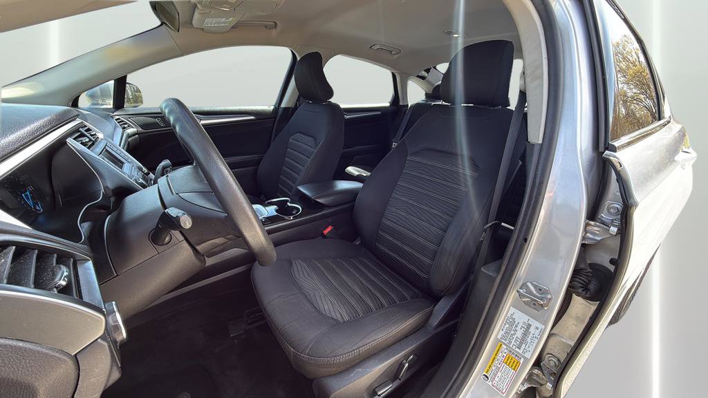 Used 2016 Ford Fusion SE FWD image 23