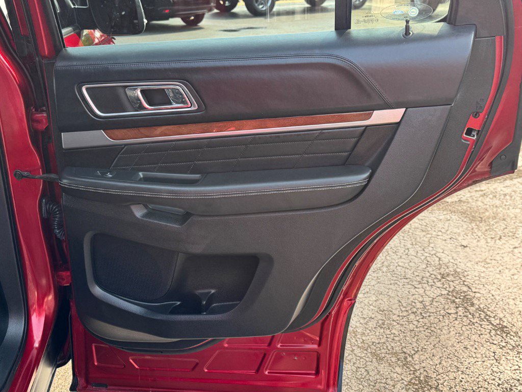 Used 2016 Ford Explorer Platinum AWD/4WD image 17